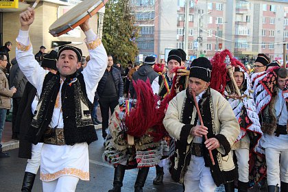 Festivalul internaţional de datini şi obiceiuri de iarnă „După datina străbună”