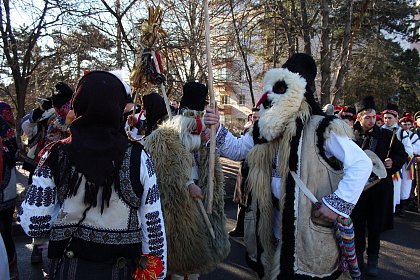 Festivalul internaţional de datini şi obiceiuri de iarnă „După datina străbună”