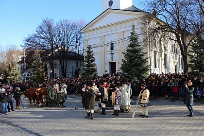 Festivalul internaţional de datini şi obiceiuri de iarnă „După datina străbună”