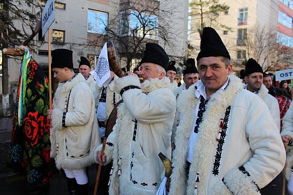 Festivalul internaţional de datini şi obiceiuri de iarnă „După datina străbună”