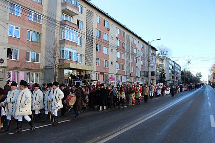 Festivalul internaţional de datini şi obiceiuri de iarnă „După datina străbună”