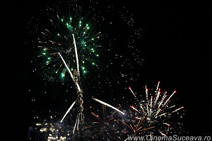 Spectaculos foc de artificii la Revelionul în aer liber