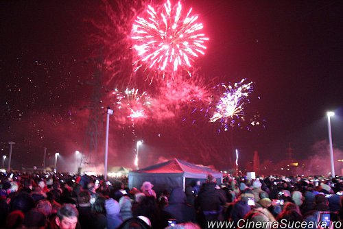 Spectaculos foc de artificii la Revelionul în aer liber