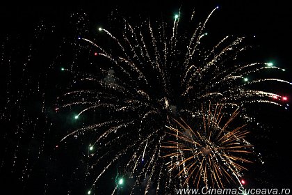 Spectaculos foc de artificii la Revelionul în aer liber