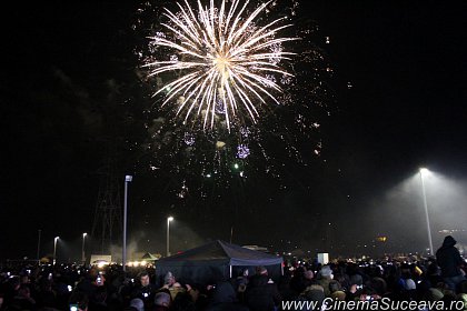 Spectaculos foc de artificii la Revelionul în aer liber