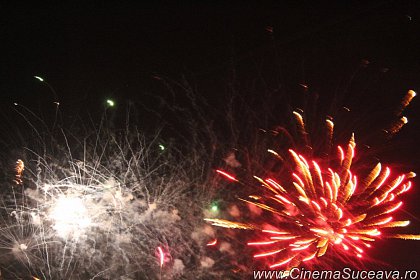 Spectaculos foc de artificii la Revelionul în aer liber