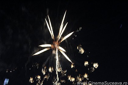 Spectaculos foc de artificii la Revelionul în aer liber