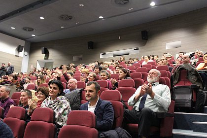 6,9 pe scara Richter - o comedie zguduitoare,  care a rulat cu sala plină la Cinema Modern