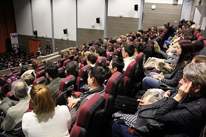 6,9 pe scara Richter - o comedie zguduitoare,  care a rulat cu sala plină la Cinema Modern