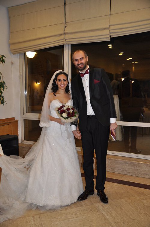 Regizorul sucevean Adrian Țofei s-a căsătorit cu o frumoasă actriță din Turcia