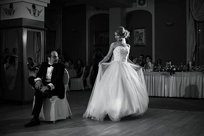 Cum îți alegi fotograful de nuntă - Sfaturi utile care te scutesc de bătăi de cap
