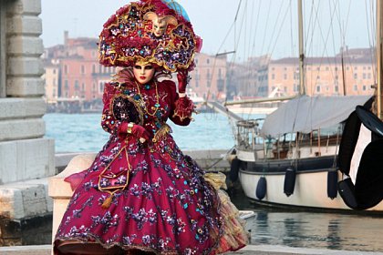 Carnavalul de la Veneția, o tradiţie de peste 800 de ani, cu un debut spectaculos