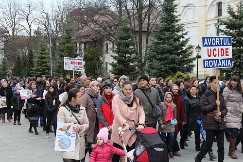 Peste 1000 de participanți la „Marșul pentru viață”, pe străzile Sucevei