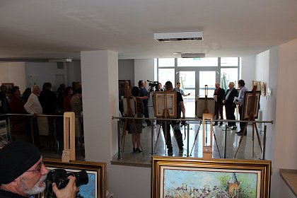 Expoziţie de pictură şi lansare de carte la Muzeul de Istorie - Galerie Foto