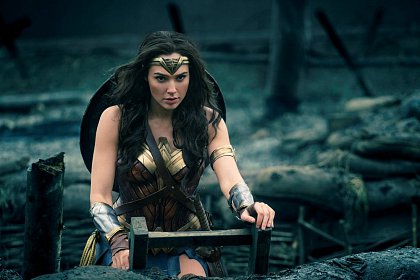 Gal Gadot - Wonder Woman si Kirsten Dunst - iubita lui Spiderman, sarbatoritele zilei - Foto