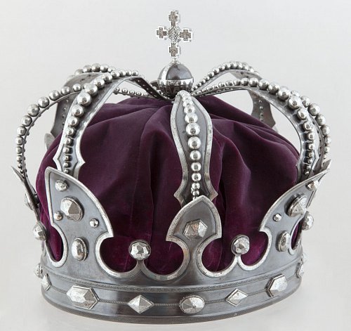 Coroana de Oțel realizată pentru încoronarea Regelui Carol I, cu prilejul proclamării Regatului României la 10 mai 1881