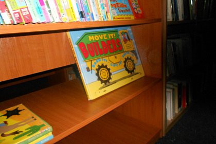 O mie de cărţi în limba engleză pentru Biblioteca Bucovinei şi alte biblioteci publice din judeţ