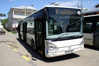 Teatru în autobuz, în Suceava, sâmbătă și duminică