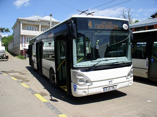 Teatru în autobuz, în Suceava, sâmbătă și duminică