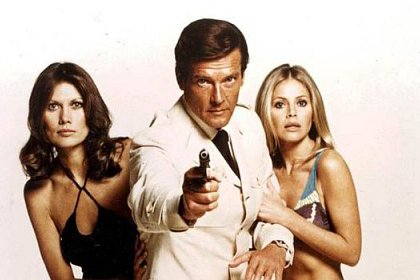 A murit Roger MOORE, cel mai carismatic James Bond - agentul 007