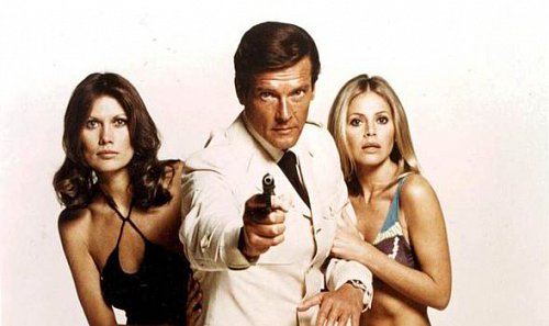 A murit Roger MOORE, cel mai carismatic James Bond - agentul 007