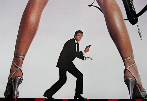 A murit Roger MOORE, cel mai carismatic James Bond - agentul 007