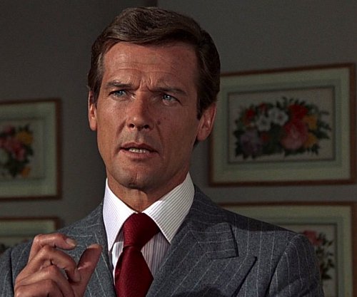 A murit Roger MOORE, cel mai carismatic James Bond - agentul 007