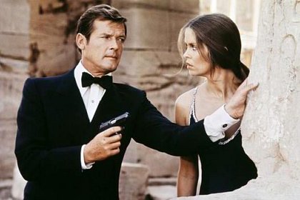 A murit Roger MOORE, cel mai carismatic James Bond - agentul 007