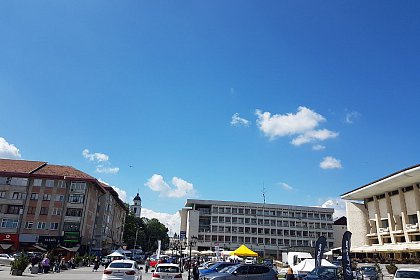 Centrul Sucevei găzduiește cea de-a XIV-a ediție a Salonului Auto Bucovina - Foto