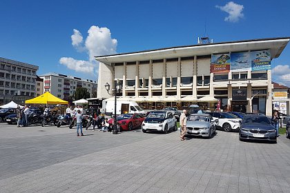 Centrul Sucevei găzduiește cea de-a XIV-a ediție a Salonului Auto Bucovina - Foto