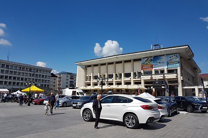 Centrul Sucevei găzduiește cea de-a XIV-a ediție a Salonului Auto Bucovina - Foto