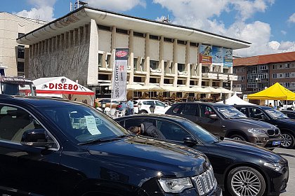 Centrul Sucevei găzduiește cea de-a XIV-a ediție a Salonului Auto Bucovina - Foto