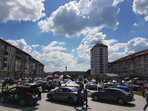 Centrul Sucevei găzduiește cea de-a XIV-a ediție a Salonului Auto Bucovina - Foto