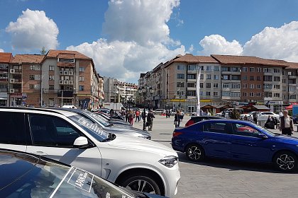 Centrul Sucevei găzduiește cea de-a XIV-a ediție a Salonului Auto Bucovina - Foto