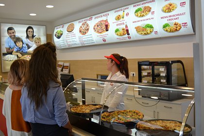 Aroma, o locație unde te poți delecta cu pizza delicioasă, în Food Court Iulius Mall Suceava