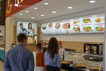 Aroma, o locație unde te poți delecta cu pizza delicioasă, în Food Court Iulius Mall Suceava
