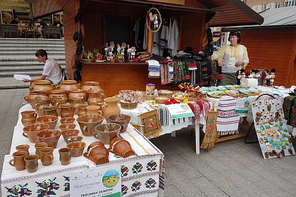 Târg de Sânziene si spectacol folcloric în Centrul Sucevei - Foto