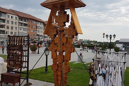 Târg de Sânziene si spectacol folcloric în Centrul Sucevei - Foto