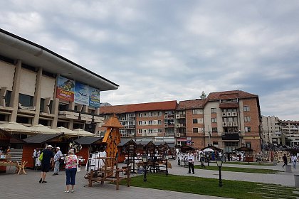 Târg de Sânziene si spectacol folcloric în Centrul Sucevei - Foto