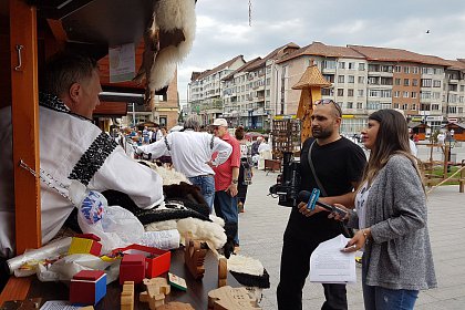 Târg de Sânziene si spectacol folcloric în Centrul Sucevei - Foto