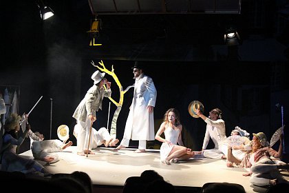 Ultimul spectacol din prima stagiune a Teatrului Matei Visniec, astazi