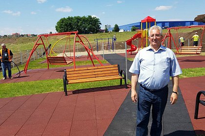 Primarul Sucevei, Ion Lungu, a anunțat finalizarea noului loc de joacă din Obcini