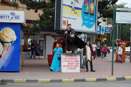 Statui vii levitante, pe străzile Sucevei - Festivalul Medieval