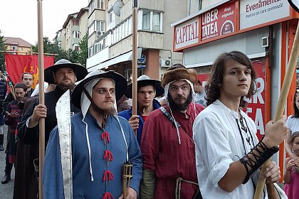 Parada cu făclii a deschis festivitățile celui mai mare festival medieval din țară, la Suceava - Galerie Foto