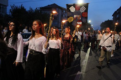 Parada cu făclii a deschis festivitățile celui mai mare festival medieval din țară, la Suceava - Galerie Foto