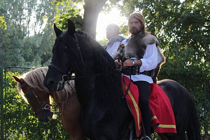 Cel mai mare festival medieval din România, deschis oficial, la Suceava, cu salve de tun și binecuvântarea lui Ștefan cel Mare