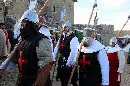 Cel mai mare festival medieval din România, deschis oficial, la Suceava, cu salve de tun și binecuvântarea lui Ștefan cel Mare