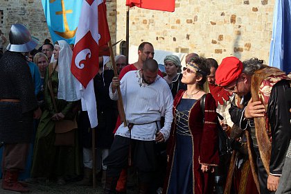 Cel mai mare festival medieval din România, deschis oficial, la Suceava, cu salve de tun și binecuvântarea lui Ștefan cel Mare