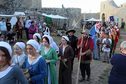 Cel mai mare festival medieval din România, deschis oficial, la Suceava, cu salve de tun și binecuvântarea lui Ștefan cel Mare