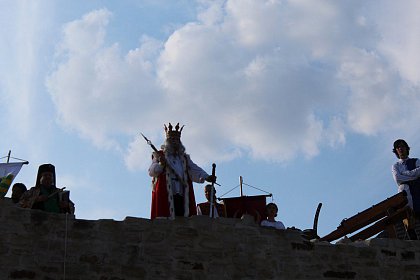 Cel mai mare festival medieval din România, deschis oficial, la Suceava, cu salve de tun și binecuvântarea lui Ștefan cel Mare